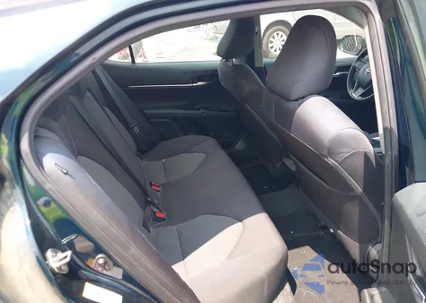 2018 Toyota Camry Le z USA, uszkodzony, nr VIN 4T1B11HK0JU619897